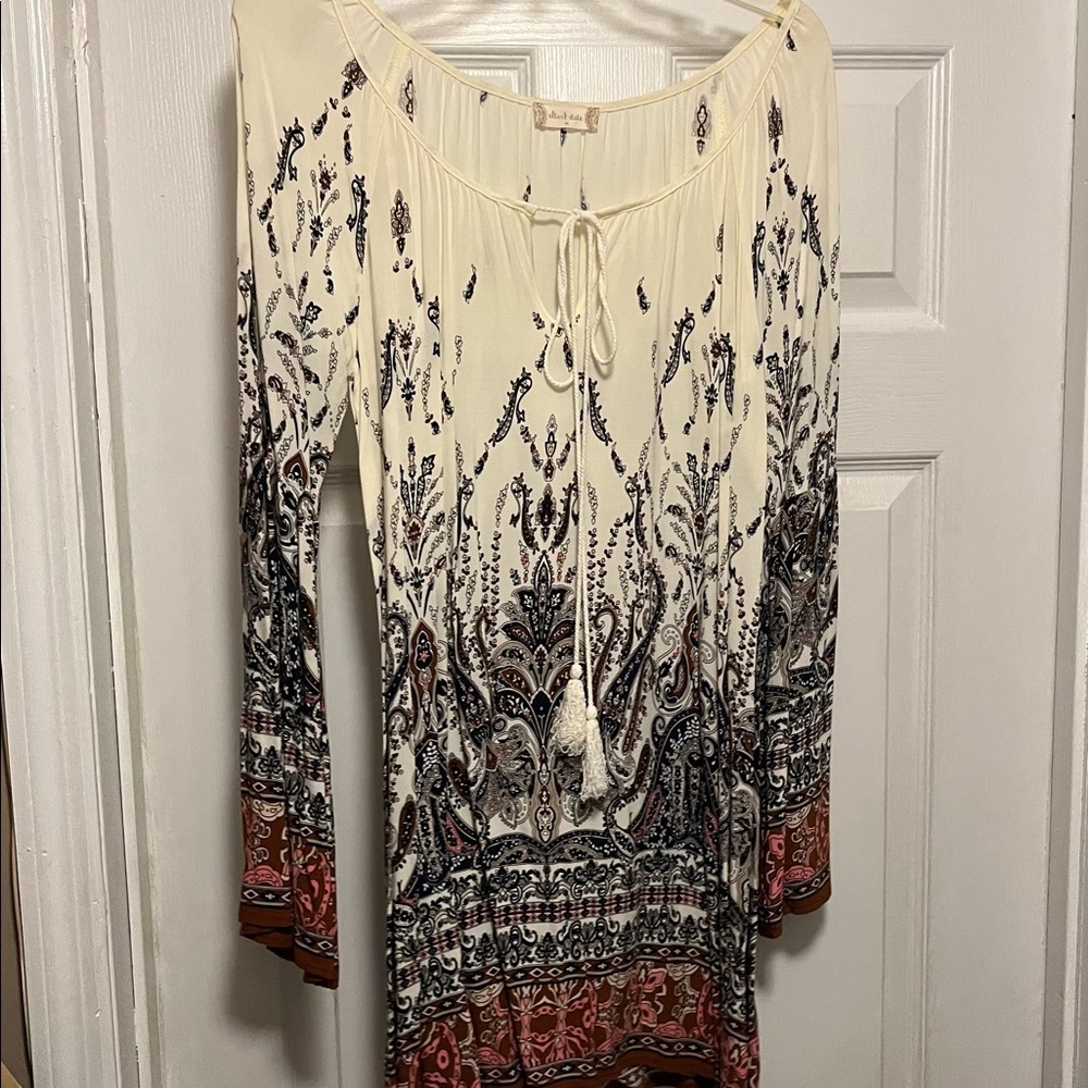 Altar’d State Ivory and Navy Blouse - Ladies Medium